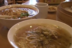 ツアーの昼食ラーメン