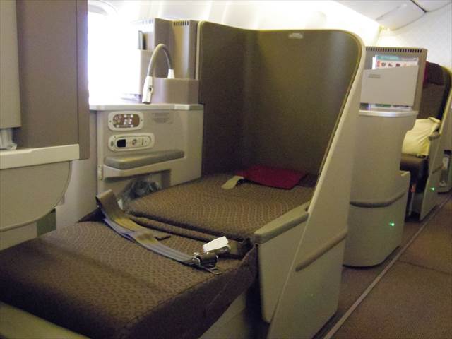 ガルーダインドネシア航空 77 300er エグゼクティブクラス搭乗記 座席シート編 海外旅行と保険のスゝメ
